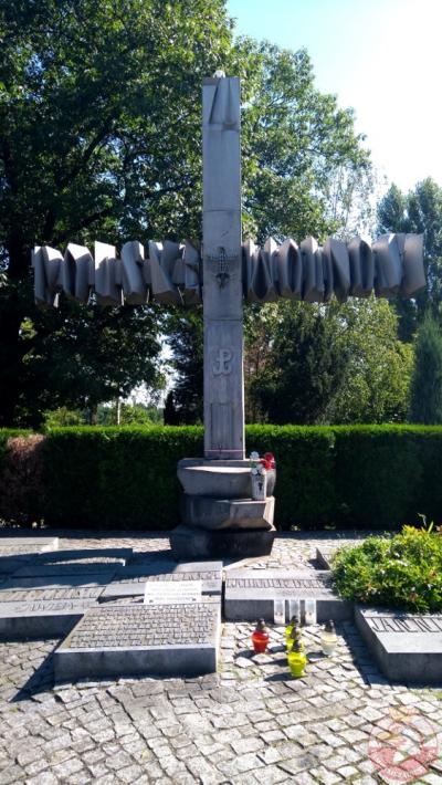Krzyż upamiętniający zbrodnię w Katyniu oraz katastrofę pod Smoleńskiem - Wrocław