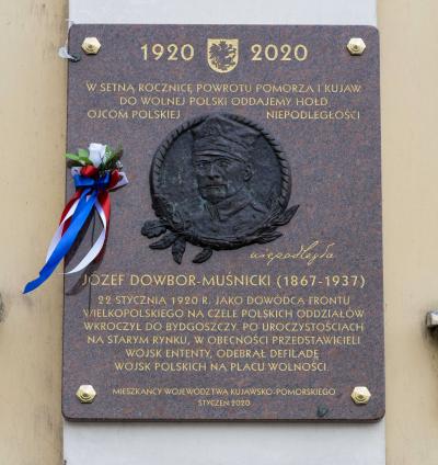 Tablica upamiętniająca gen. Józefa Dowbora-Muśnickiego - Bydgoszcz