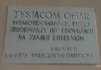 Tablica poświęcona tysiącom ofiar niemieckich zbrodniarzy - Lublin