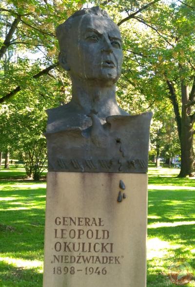 Pomnik generała Leopolda Okulickiego ps. „Niedźwiadek”