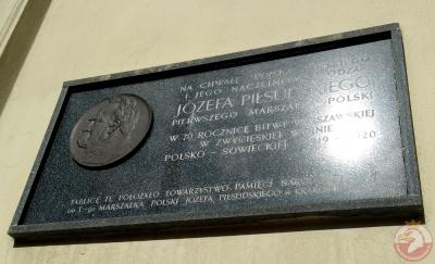 Tablica upamiętniająca Wojsko Polskie i Józefa Piłsudskiego - Kraków