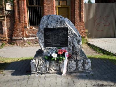 Tablica upamiętniająca rozbicie więzienia - Miechów