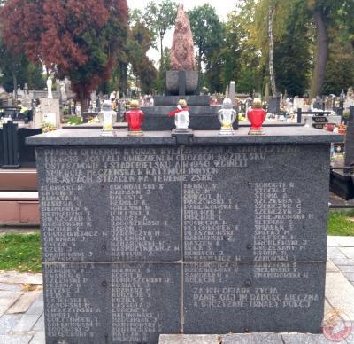 Mogiła zbiorowa i pomnik żołnierzy polskich poległych we wrześniu 1939 roku - Nowy Sącz