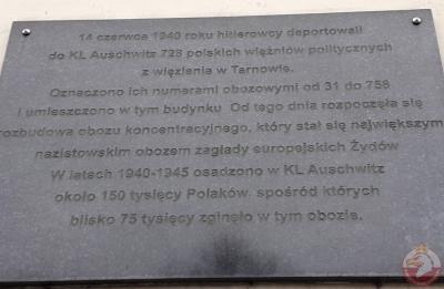 Tablica upamiętniająca transport polskich więźniów do KL Auschwitz - Oświęcim