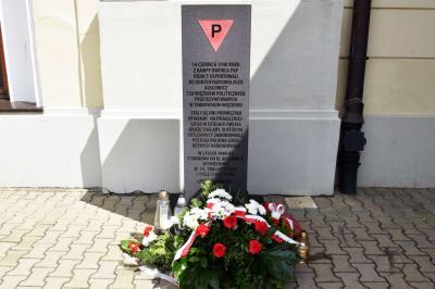 Pomnik upamiętniający pierwszy masowy transport do Auschwitz - Tarnów