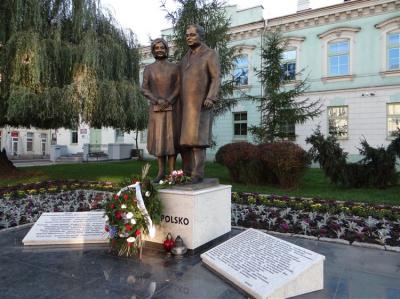Pomnik Marii i Lecha Kaczyńskich - Radom