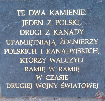 Kamienie upamiętniające żołnierzy polskich i kanadyjskich - Warszawa