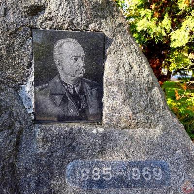 Pomnik generała Kazimierza Sosnkowskiego
