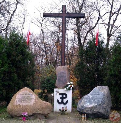 Pomnik upamiętniający ks. Józefa Stanka ps. „Rudy” - Warszawa