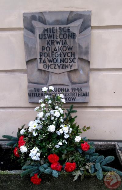 Tablica pamiątkowa przy ulicy Wierzbowej - Warszawa
