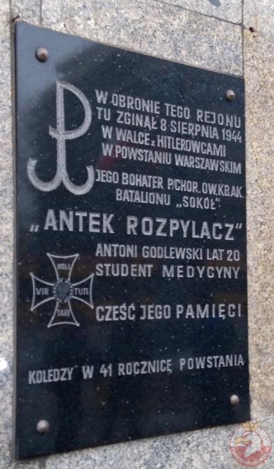 Tablica upamiętniająca Antka "Rozpylacza" Godlewskiego - Warszawa