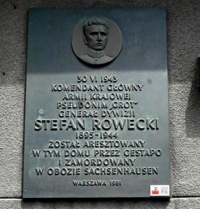 Tablica w miejscu aresztowania gen. Stefana Roweckiego ps. „Grot” - Warszawa