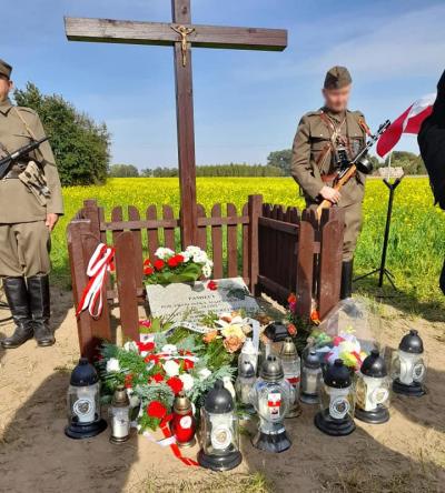 Tablica upamiętniająca por. Franciszka Majewskiego ps. „Słony” - Węgrzynowo