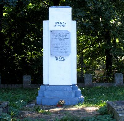 Pomnik upamiętniający bohaterów poległych w walce o wolność i niepodległość Ojczyzny - Biała