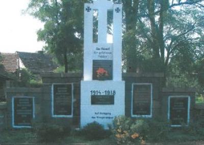 Pomnik upamiętniający mieszkańców Grabówki, Bierawy, Lubieszowa i Ortowic poległych podczas I i II wojny światowe - Bierawa