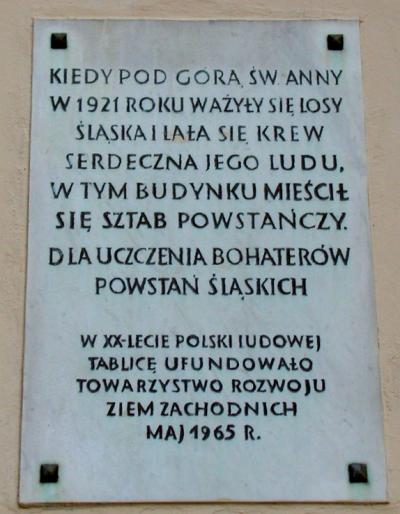 Tablica upamiętniająca bohaterów powstań śląskich oraz istnienie siedziby sztabu powstańczego - Błotnica Strzelecka