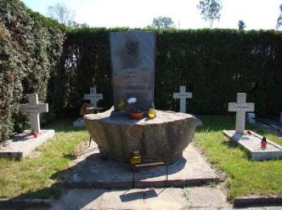 Pomnik i kwatera wojenna żołnierzy Wojska Polskiego - Dobrodzień