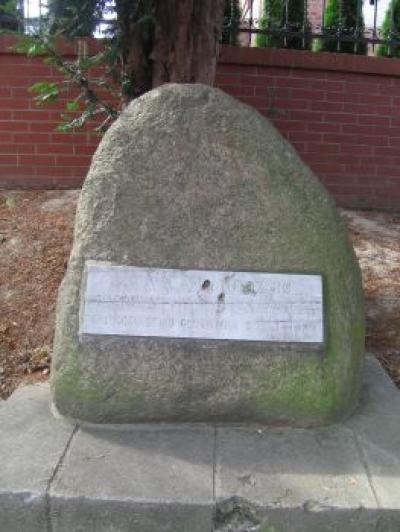 Głaz upamiętniający XXX rocznicę zwycięstwa nad faszyzmem - Głogówek