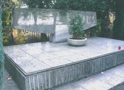 Mogiła zbiorowa więźniów obozu koncentracyjnego Auschwitz - Głuchołazy