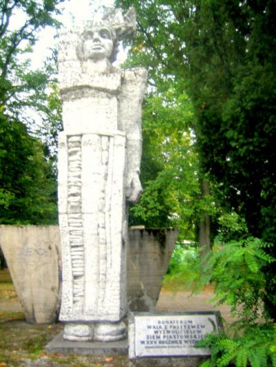 Pomnik upamiętniający bohaterów walk z faszyzmem - Gorzów Śląski