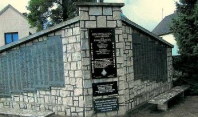 Pomnik upamiętniający mieszkańców ofiary I i II wojny światowej - Jemielnica