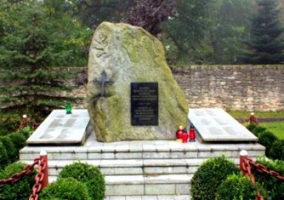 Głaz upamiętniający ofiary I i II wojny światowej - Kamień Śląski