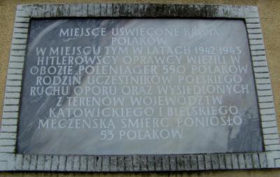 Tablica upamiętniająca istnienie hitlerowskiego obozu Polenlager - Korfantów