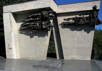 Pomnik Martyrologii Jeńców Wojennych - Łambinowice