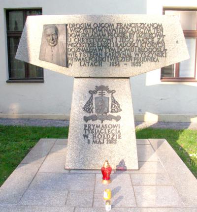 Pomnik upamiętniający Kardynała Stefana Wyszyńskiego - Prudnik
