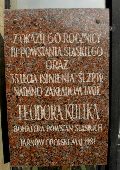Tablica upamiętniająca nadanie Zakładom Wapienniczym „OPOLWAP” imienia Teodora Kulika - Tarnów Opolski