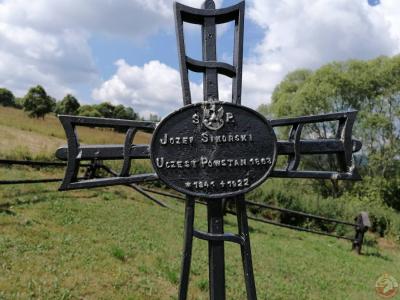 Krzyż upamiętniający Józefa Sikorskiego - Dźwiniacz Górny