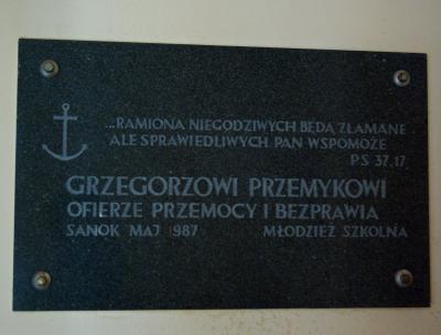 Tablica poświęcona Grzegorzowi Przemykowi - Sanok
