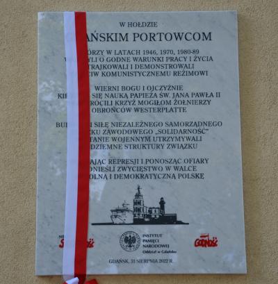 Tablica upamiętniająca walkę portowców z komunistycznym reżimem  - Gdańsk