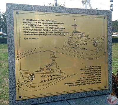 Pomnik upamiętniający współpracę okrętów - Gdynia
