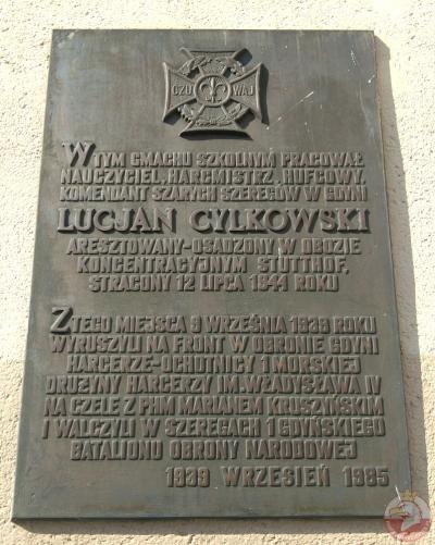 Tablica poświęcona Lucjanowi Cylkowskiemu i harcerzom walczącym w obronie miasta - Gdynia