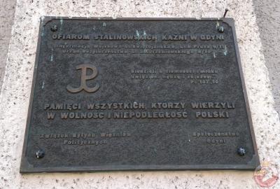 Tablica upamiętniająca ofiary stalinowskich kaźni w Gdyni - Gdynia