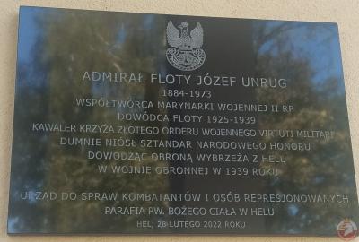 Tablica upamiętniająca admirała floty Józefa Unruga - Hel