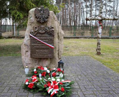 Pomnik upamiętniający gen. Stefana Roweckiego ps. „Grot” - Wrzeście