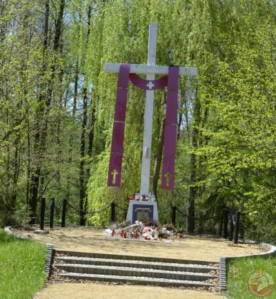Polana Śmierci i Krzyż Partyzancki - Dąbrówka