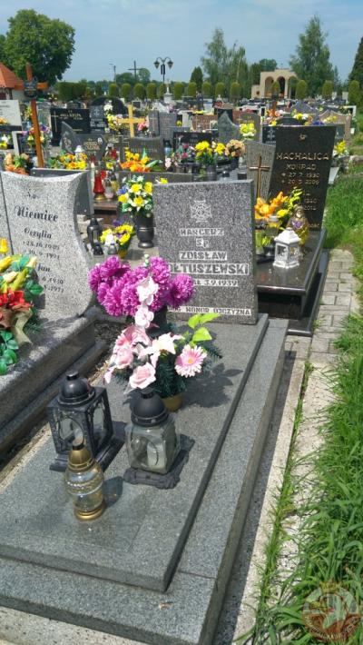 Grób harcerza Zdzisława Ołtuszewskiego - Kobiór