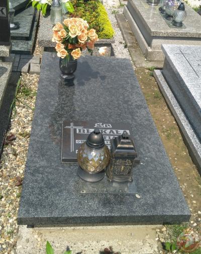 Grób wojenny Józefa Błąkały - Kobiór