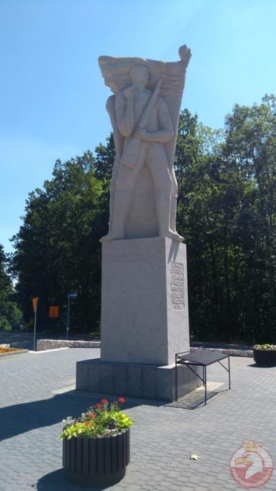 Pomnik poświęcony bohaterom walk o wyzwolenie społeczne i narodowe - Łaziska Górne
