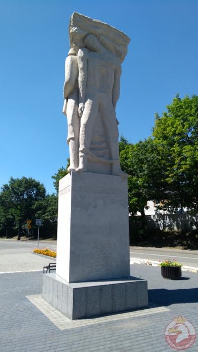 Pomnik poświęcony bohaterom walk o wyzwolenie społeczne i narodowe - Łaziska Górne
