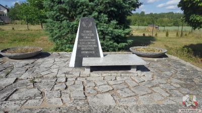 Obelisk ku czci pomordowanych więźniów obozu koncentracyjnego w Oświęcimiu - Lędziny