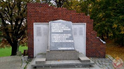 Płyta usytuowana w miejscu, w którym w latach 1939-45 znajdował się obóz przejściowy - Mysłowice