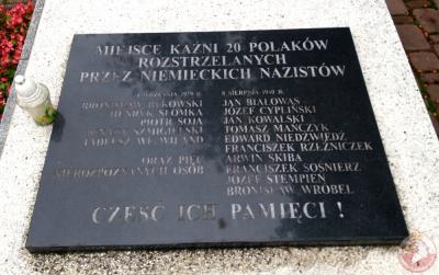 Płyta upamiętniająca śmierć 20 Polaków rozstrzelanych przez hitlerowców - Sosnowiec
