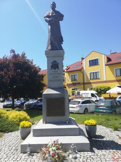 Pomnik św. Arcybiskupa Józefa Bilczewskiego