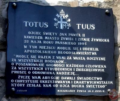 Tablica upamiętniająca wizytę Jana Pawła II 22 maja 1995r. - Żywiec