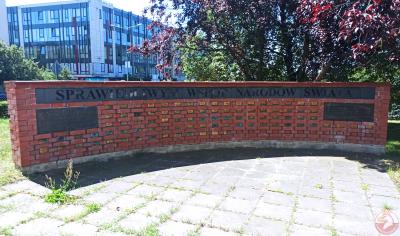 Mur Pamięci poświęcony Polakom ratującym Żydów w czasie okupacji hitlerowskiej - Kielce