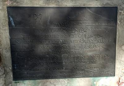 Tablica poświęcona ofiarom bombardowań niemieckich we wrześniu 1939 roku - Kielce
